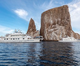 Coral I en II  Galapagos Cruise